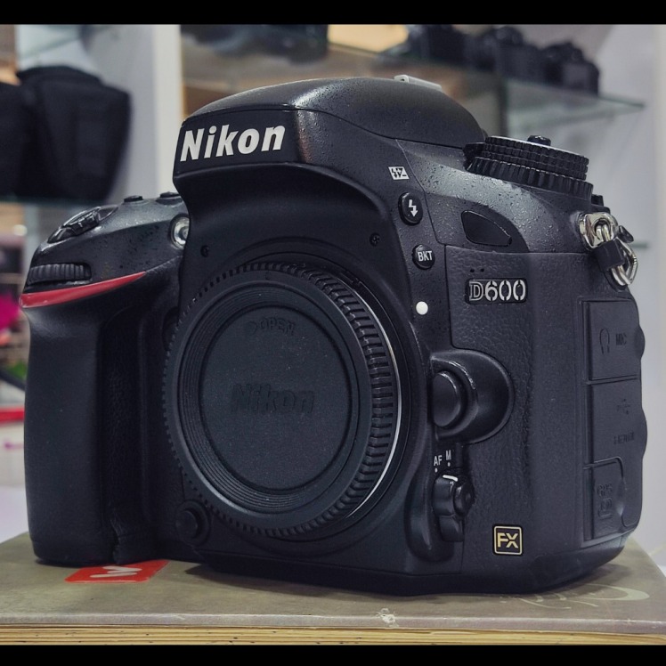 دوربین Nikon D600