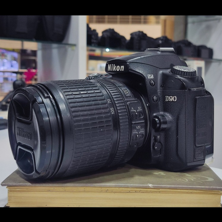 دوربین Nikon D90 Kit AF-S 18-105mm VR (کارکرده)